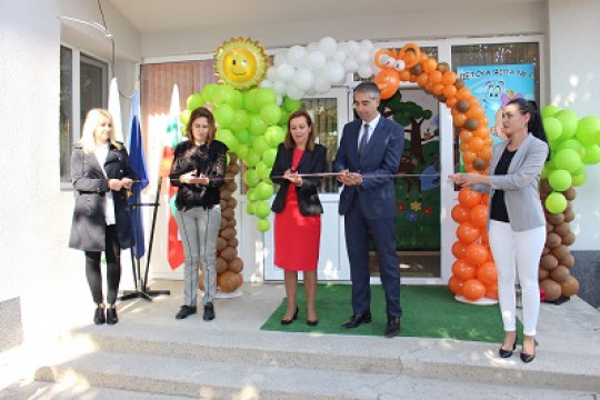 Зам.-министър Русинова участва в откриването на детска ясла в Кнежа