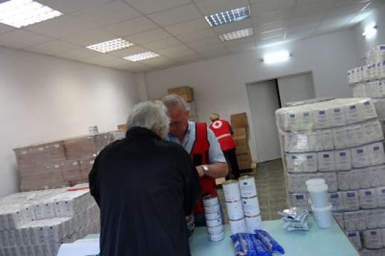 ЗАПОЧВА РАЗДАВАНЕТО НА ПАКЕТИ С ХРАНА ЗА НАД 41 000 НУЖДАЕЩИ СЕ