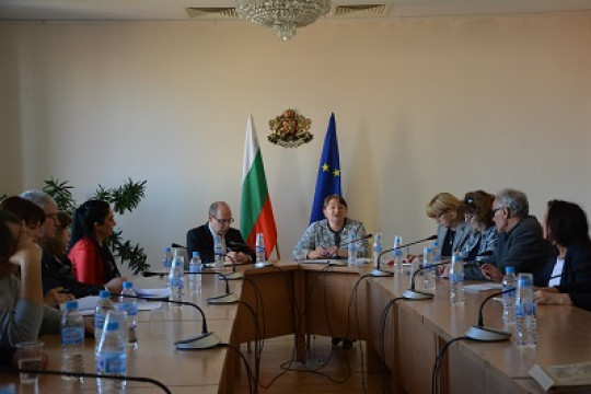 Министър Сачева: Все повече работодатели търсят хора с увреждания