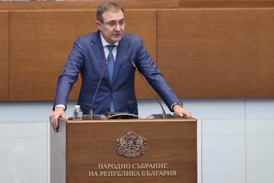 Министър Гуцанов: Ще направим всичко възможно да повишим обезщетенията за майчинство и безработица през 2026 г.