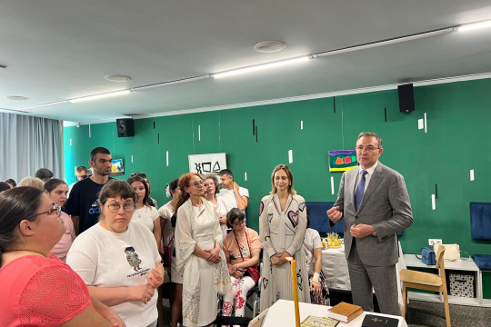 Министър Гуцанов се включи в отбелязването на 12-годишнината на дневен център „Светове“