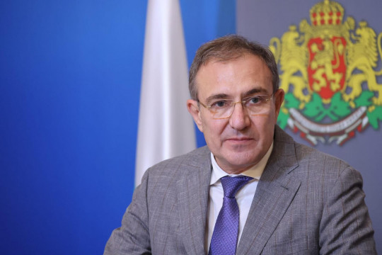 Министър Гуцанов: Работим за откриването на нови 250 места в домове за възрастни