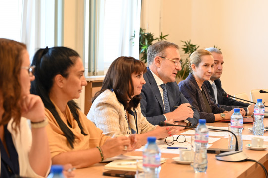 Министър Гуцанов: 220 общини са кандидатствали за електромобили и фотоволтаици за социалните услуги