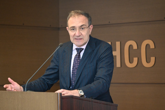 Министър Гуцанов към студенти в УНСС: Когато получавате заплата си „на ръка“, работодателят спестява, а вие губите