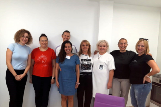 Министър Шалапатова провери условията в кризисен център в Бургас