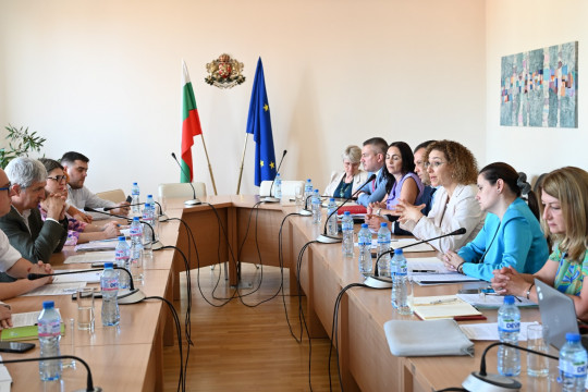 Министър Шалапатова обсъди развитието на пазара на труда с КНСБ