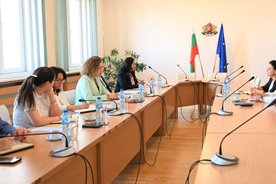 Министър Шалапатова и представители на КРИБ обсъдиха повишаването на квалификацията на работната сила