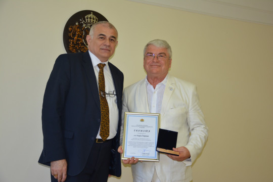 Министър Гьоков връчи почетния знак на МТСП на Националния алианс за социална отговорност