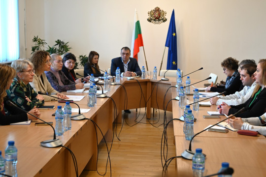 Министър Шалапатова се срещна с представители на синдикалните организации в АСП