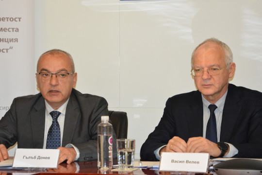 Министър Донев: Явлението „пари в плик“ лишава работниците от техните права