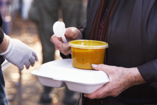 Общините ще могат да кандидатстват за предоставяне на топъл обяд на хора от уязвимите групи до края на февруари