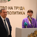 Министър Ефремова: Социалната система не е място за експерименти