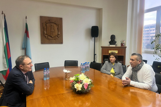 Министър Гуцанов посети Центъра за настаняване от семеен тип за деца в село Гаврил Геново