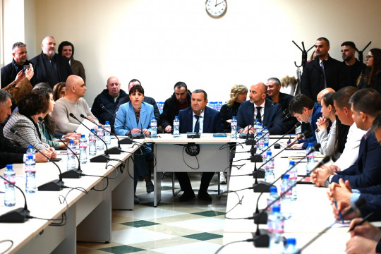 Министър Адемов се запозна с напредъка по цялостната промяна в грижата за възрастните