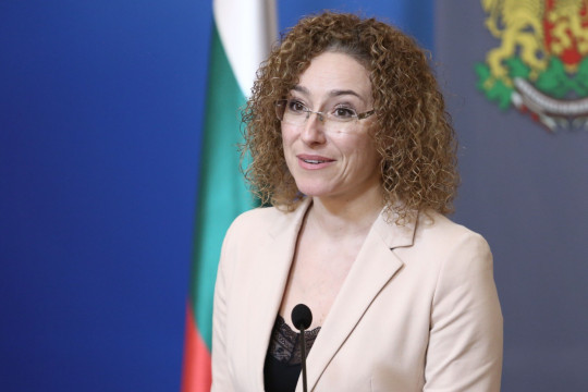 Министър Шалапатова: До месец ще представим социален пакет за засегнатите от зеления преход