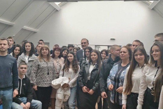 Министър Гуцанов с призив: Всички заедно трябва да застанем срещу вейповете сред децата