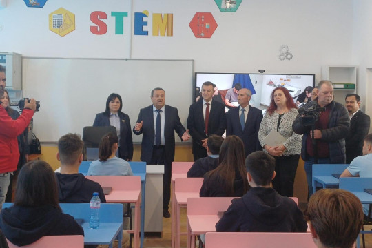 Министър Адемов: Подават се по 500 заявления на час за помощта за уязвимите за горивата