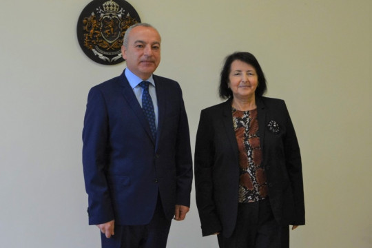 Министър Донев и посланикът на Алжир Латифа Беназза обсъдиха сътрудничеството в областта на социалната сигурност