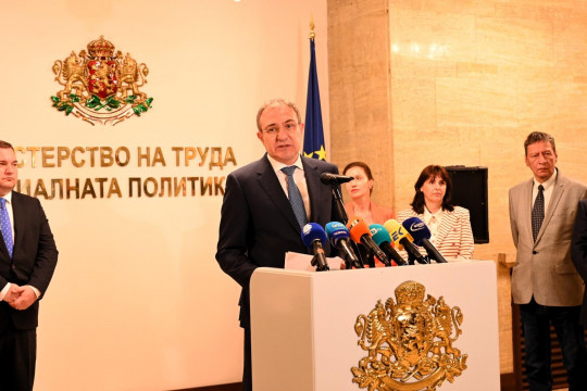 Министър Гуцанов: Пострадалите от наводненията домакинства могат да получат социална помощ