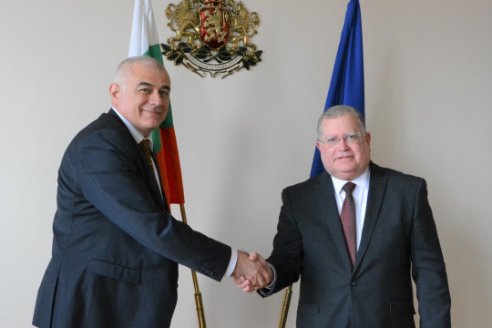 Министър Гьоков се срещна с посланика на Израел Йорам Елрон