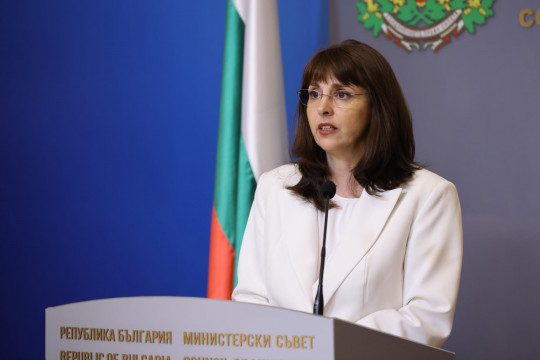 Министър Ефремова: Доходите на 163 000 души ще се увеличат с ръста на социалната пенсия от 1 юли