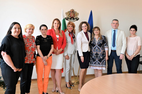 Подкрепата за театрите чрез програма „Мелпомена“ обсъдиха министър Шалапатова и председателят на Съюза на артистите Христо Мутафчиев