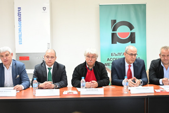 Вицепремиерът Лазар Лазаров: Минималната заплата в металургията ще достигне 950 лв.