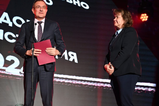 Министър Ивайло Иванов връчи сертификати на първите курсистки, завършили програмата „Жените в технологиите“