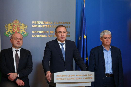 Министър Гуцанов пред българите в Ню Йорк: За 24 часа 420 души поискаха да се върнат по "Избирам България"