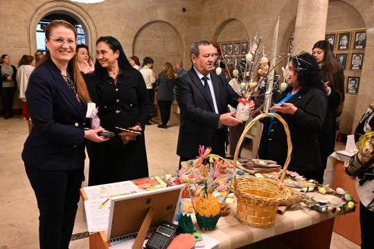 Министър Адемов откри базара „Великден за социалната икономика“