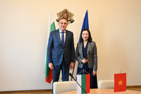 Министър Гуцанов и посланикът на Виетнам в България обсъдиха задълбочаване на сътрудничеството на пазара на труда