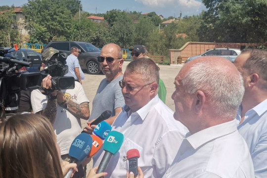 Министър Иванов: Ще подкрепим максимално бързо пострадалите от пожарите