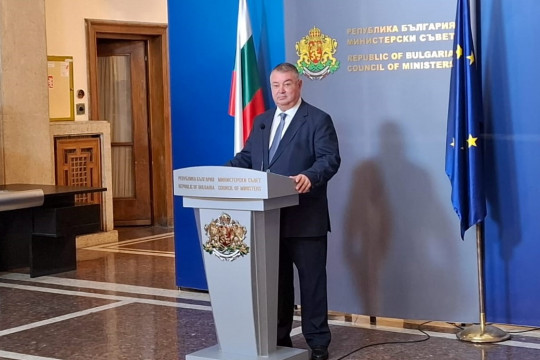 Министър Иванов: Минималната заплата ще бъде 1077 лв. от 1 януари 2025 г.