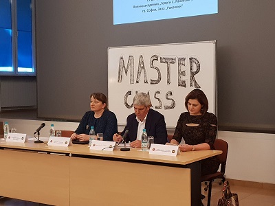 Министър Деница Сачева