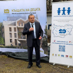 Министър Адемов на първата копка на „Къща на децата“: Нашите деца имат право да живеят по-добре