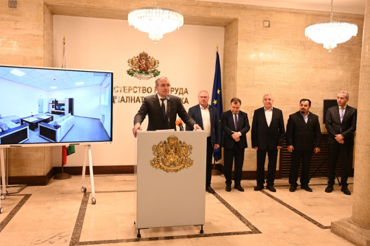 Министър Гуцанов: Разкриваме 5 нови центъра за възрастни със 100 места