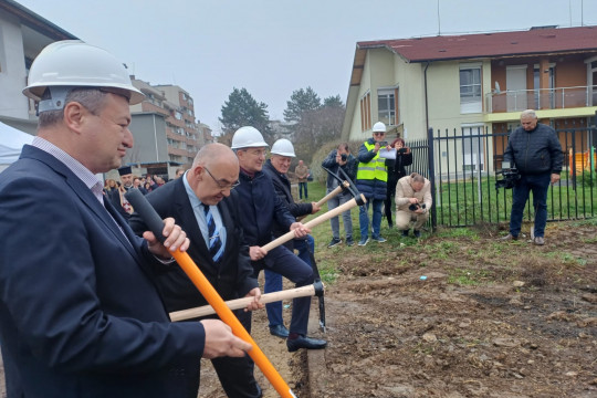 Министър Гуцанов: Изграждаме 250 социални услуги за възрастни, даваме начало на строежа в Попово