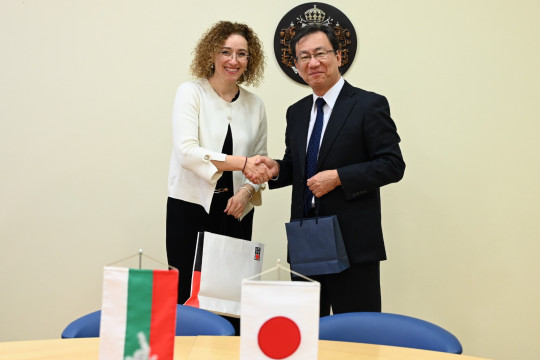 Министър Шалапатова се срещна с посланика на Япония Хисаши Мичигами