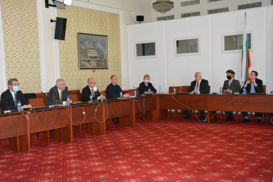 МТСП, НСОРБ и парламентарната комисия по социална политика обсъдиха развитието на социалните услуги
