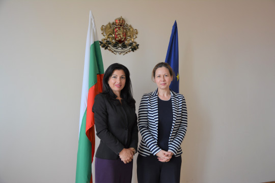 Зам.-министър Клисурска се срещна с програмния мениджър на програма „РОМАКТ“ Ана Оприсан