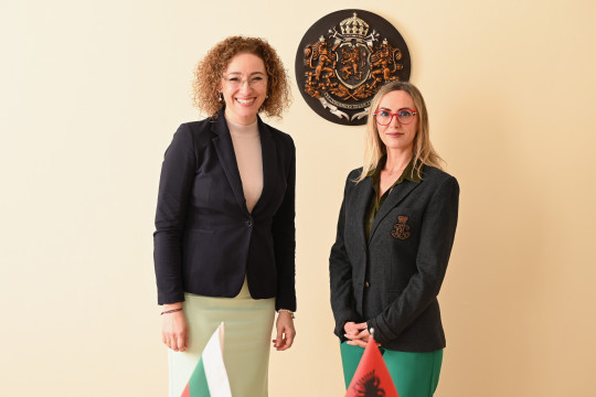 Министър Шалапатова се срещна с посланика на Албания Доника Ходжа