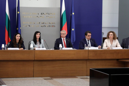 Шалапатова: МТСП винаги търси варианти за по-високи доходи, но при гарантиране стабилност на осигурителната система