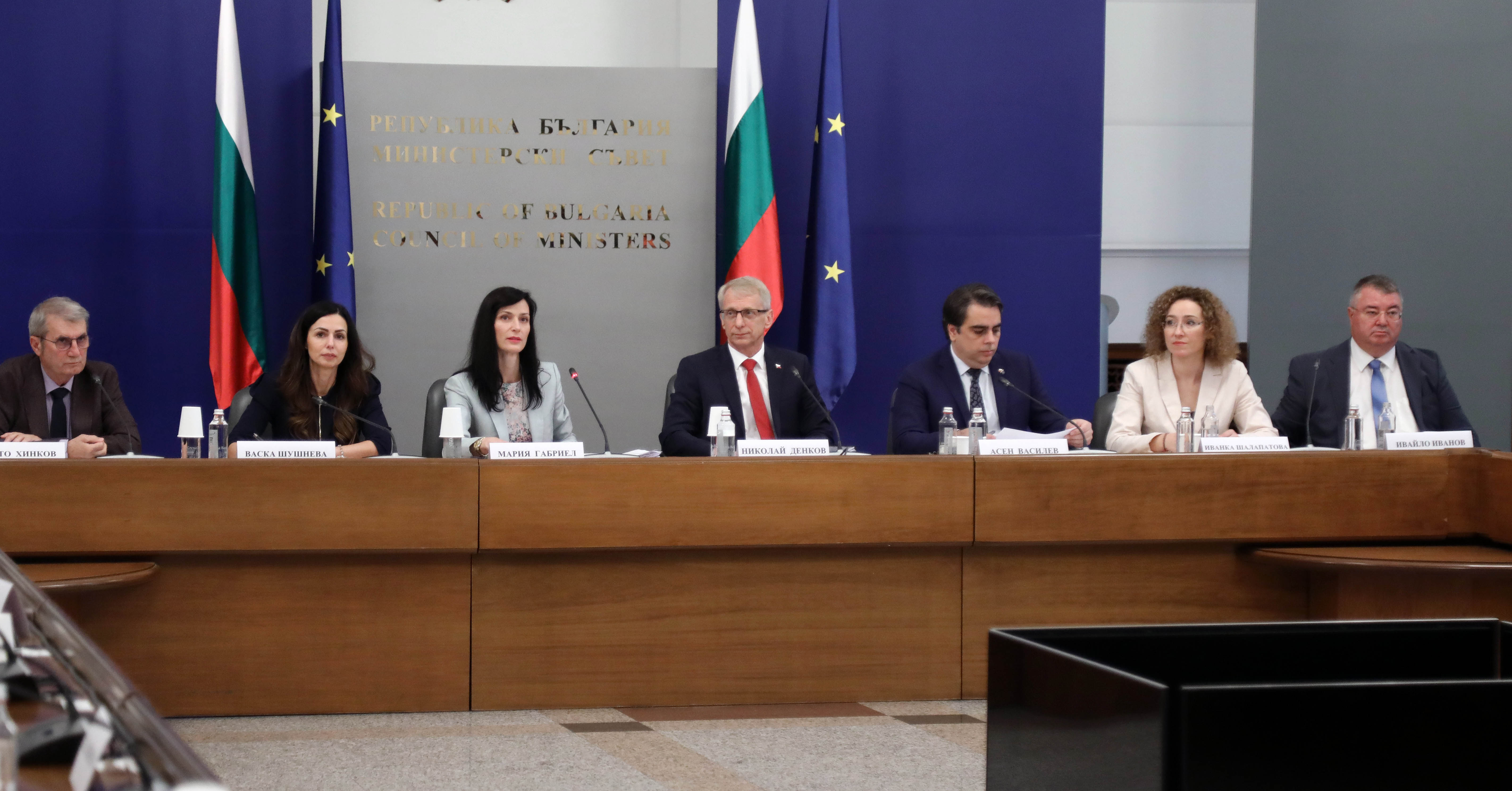 Шалаптова: МТСП винаги търси варианти за по-високи доходи, но при гарантиране стабилност на осигурителната система