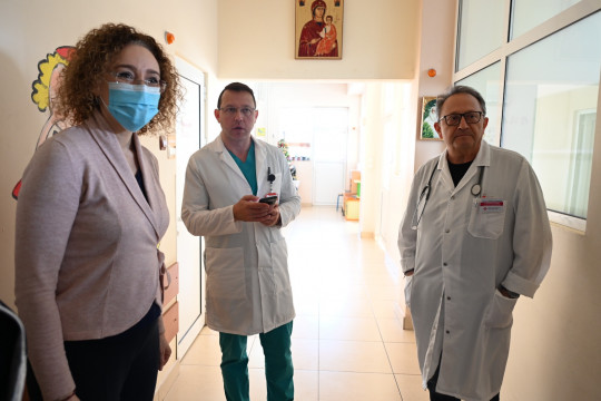 Министър Шалапатова се срещна с деца и родители в СБАЛ „Проф. Иван Митев“