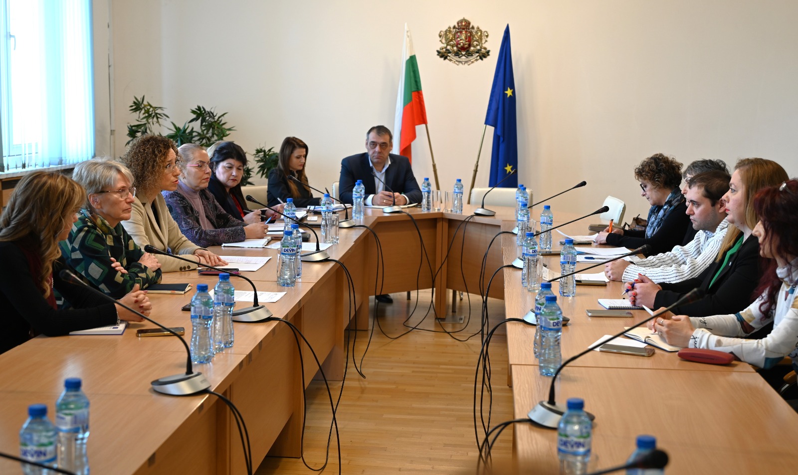 Министър Шалапатова се срещна с представители на синдикалните организации в АСП