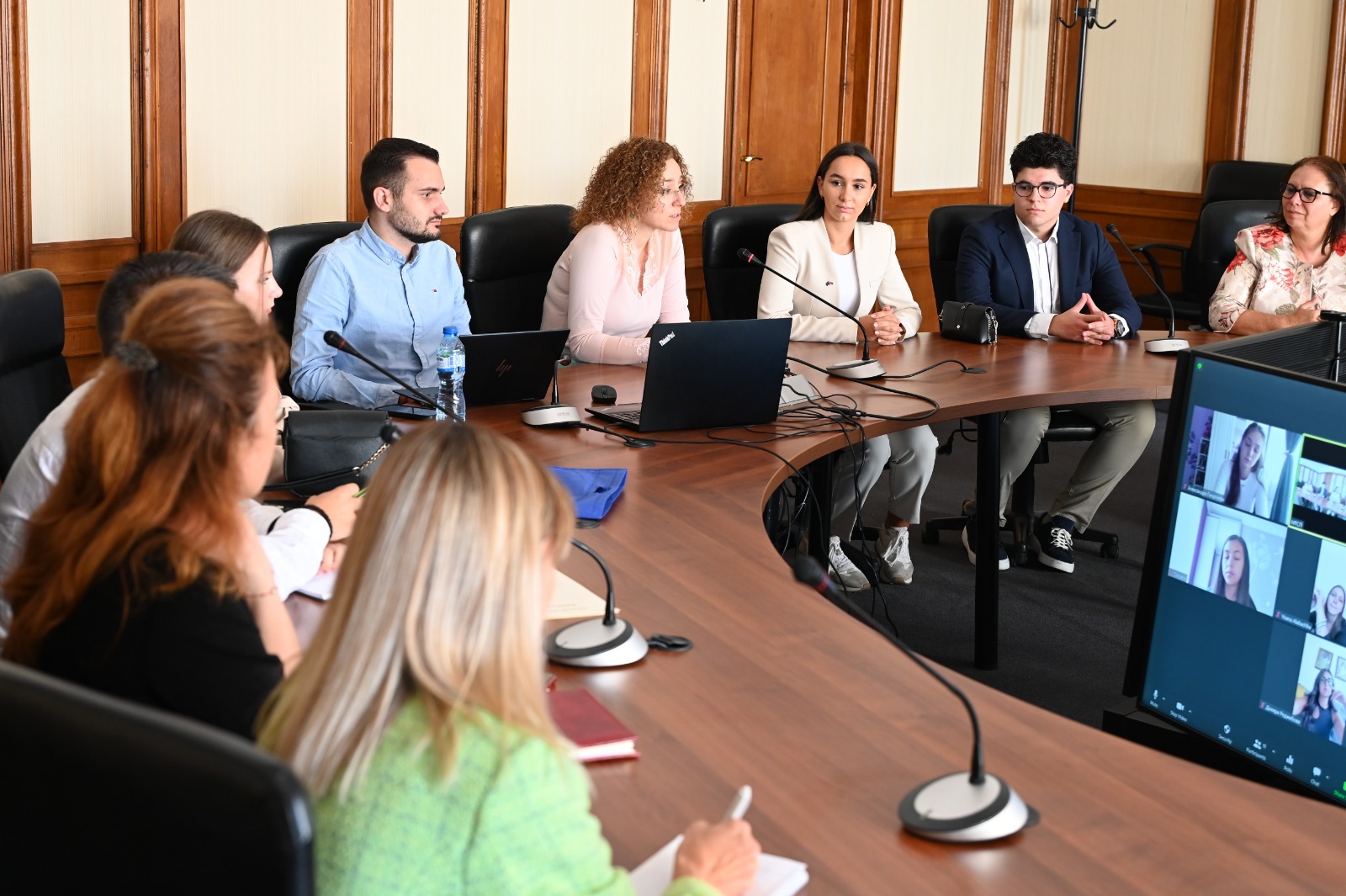 Министър Шалапатова и Съветът на децата обсъдиха политиките за детското благосъстояние 