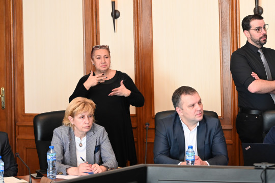 МТСП ще разработи дигитална платформа за превод от и на български жестов език