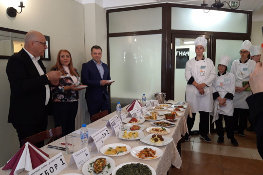 По 350 000 пакети с продукти се планира да се раздават средногодишно по Програмата за храни