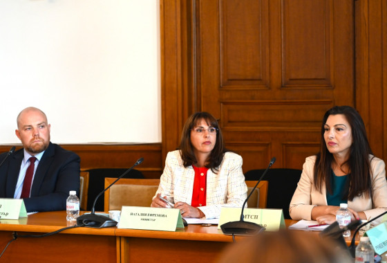 Министър Ефремова: Със средствата по НПВУ построихме повече социални услуги от планираното