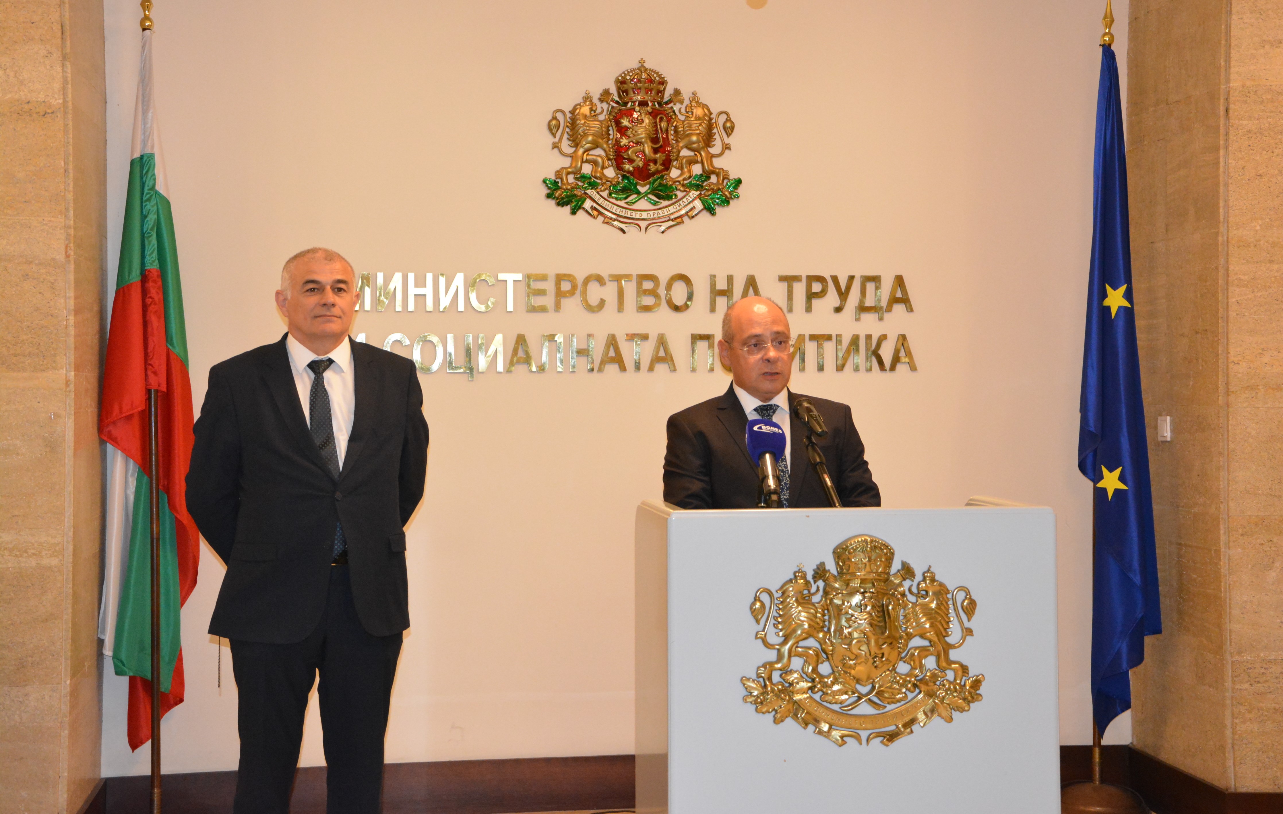 Вицепремиерът Лазаров: Основните ми приоритети ще са пазарът на труда и подобряване на жизненото равнище на населението